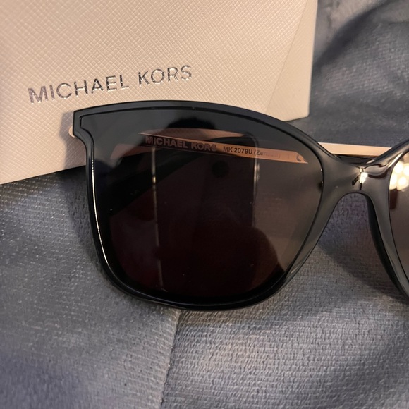 Sungalasses Michael Kors